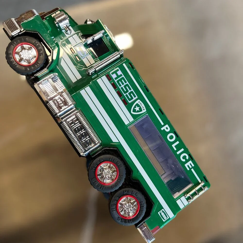 Hess Police Truck‎ Toy (k) (Great Condition - lights up with flashing lights!)